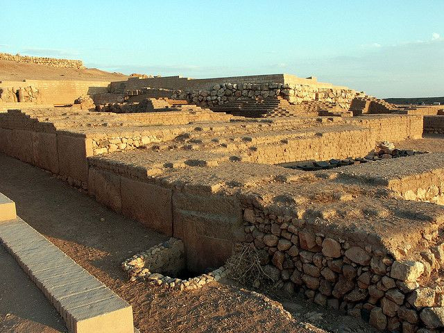  7. Ebla (Tell Mardikh). Ebla là một thành phố cổ gắn với vương quốc Elba, một trong những vương hưng thịnh ở vùng Lưỡng Hà cổ đại. Nơi đây là một kho tàng khảo cổ học quan trọng, nơi đã phát lộ thư viện chứa hàng ngàn bảng đất sét viết bằng chữ hình nêm. Ảnh: Pinterest.