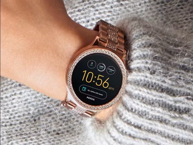 Ngày nay, các thiết bị như smartwatch, máy theo dõi sức khỏe, và công nghệ y học tiên tiến đã chứng minh tầm nhìn của ông. Ảnh: Pinterest.