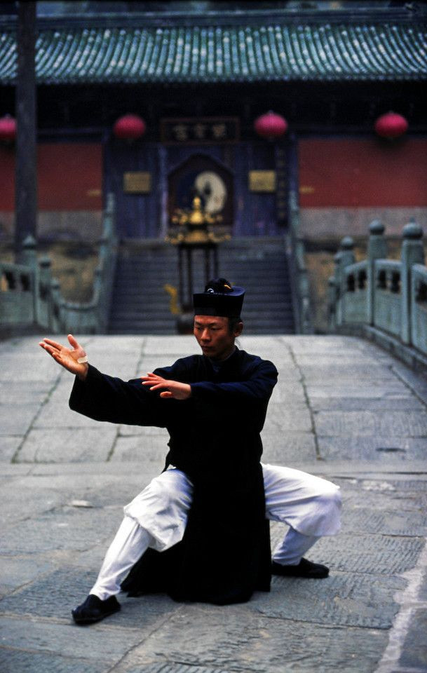  7. Khái niệm "Đạo". Đạo không phải là một "con đường" cụ thể hay một hệ thống quy tắc, mà là nguyên lý vô hình, nền tảng của vũ trụ và mọi sự vật. Đạo là sự hòa hợp hoàn hảo của tất cả các lực lượng tự nhiên. Ảnh: Pinterest.