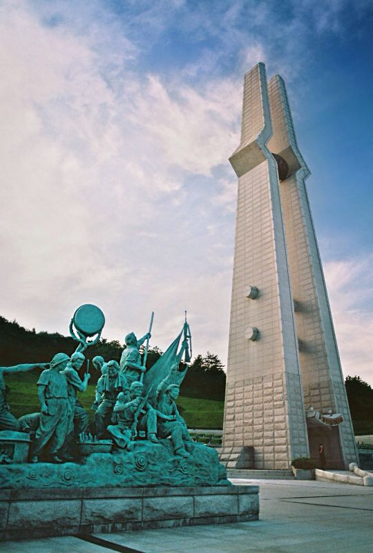  5. Di sản. Năm 1997, sự kiện Gwangju được công nhận là một phần quan trọng trong lịch sử dân chủ hóa của Hàn Quốc, và ngày 18/5 hàng năm được tưởng niệm như Ngày Dân chủ Gwangju. Ảnh: Pinterest.