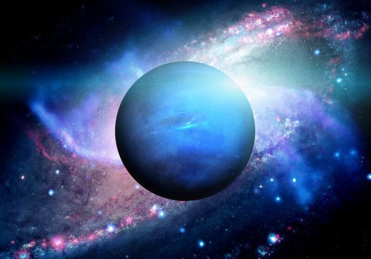  13. Phát ra nhiều nhiệt hơn nhận vào. Sao Hải Vương phát ra năng lượng nhiều gấp 2,6 lần so với năng lượng nó nhận từ Mặt Trời. Nguồn nhiệt này có thể đến từ lõi hành tinh. Ảnh: Pinterest.