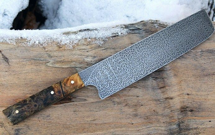  15. Ứng dụng hiện đại. Dù thép Damascus nguyên bản không còn tồn tại, các kỹ thuật hiện đại đã tạo ra thép với hoa văn tương tự, được sử dụng trong sản xuất dao, kiếm và đồ trang trí cao cấp. Ảnh: Pinterest.