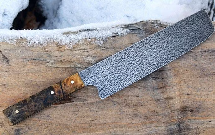  15. Ứng dụng hiện đại. Dù thép Damascus nguyên bản không còn tồn tại, các kỹ thuật hiện đại đã tạo ra thép với hoa văn tương tự, được sử dụng trong sản xuất dao, kiếm và đồ trang trí cao cấp. Ảnh: Pinterest.