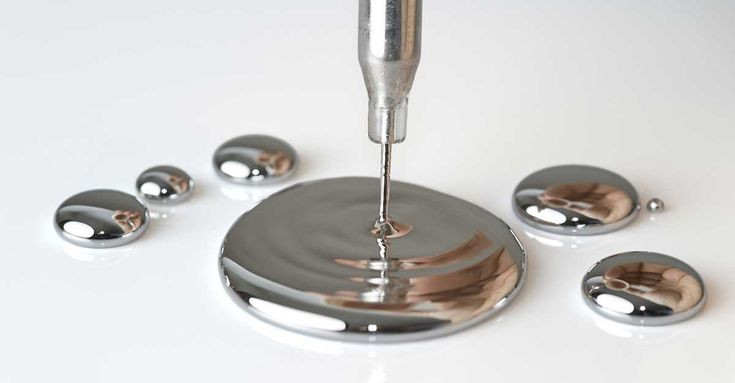  6. Tương tác với vàng và bạc. Thủy ngân có thể hòa tan vàng và bạc để tạo ra hợp kim gọi là amalgam. Tính chất này từng được ứng dụng trong khai thác vàng và nha khoa. Ảnh: Pinterest.