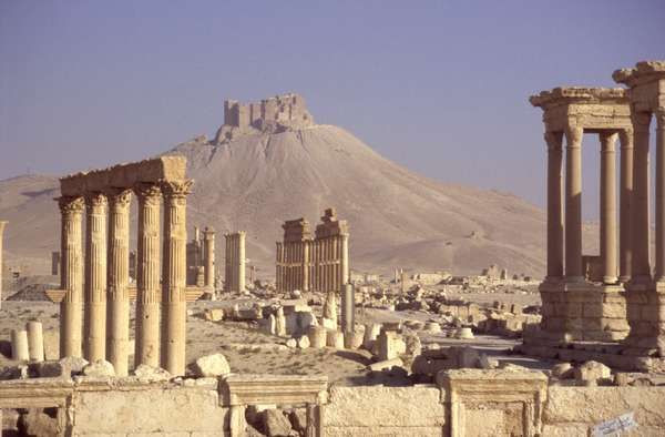  6. Di sản La Mã. Syria từng là một phần của Đế chế La Mã. Thành phố Palmyra, được gọi là "Cô dâu của Sa mạc", từng là một trung tâm thương mại và văn hóa rực rỡ dưới thời La Mã. Ảnh: Pinterest.