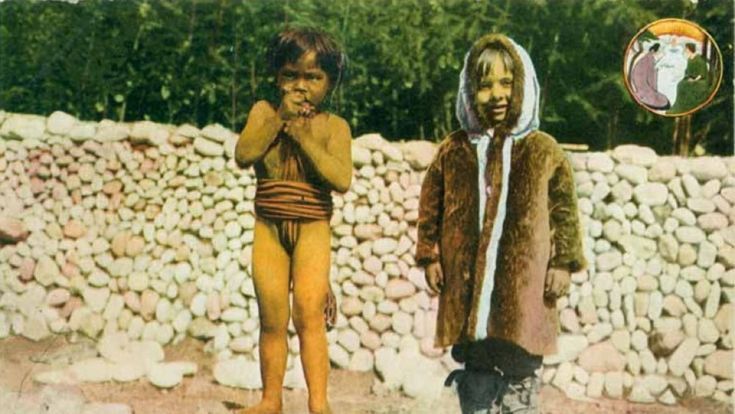  8. Trẻ em cũng bị đưa vào vườn thú. Trẻ em bản địa thường được trưng bày để thu hút sự tò mò. Chúng bị tách khỏi gia đình và bị đối xử như công cụ triển lãm. Ảnh: Pinterest.