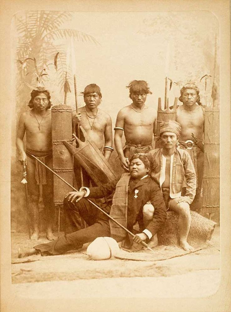  6. Sự đối xử tàn nhẫn. Nhiều người trong các vườn thú người bị lạm dụng, thiếu dinh dưỡng, và không được chăm sóc y tế. Một số người đã chết vì điều kiện sống khắc nghiệt. Ảnh: Pinterest.