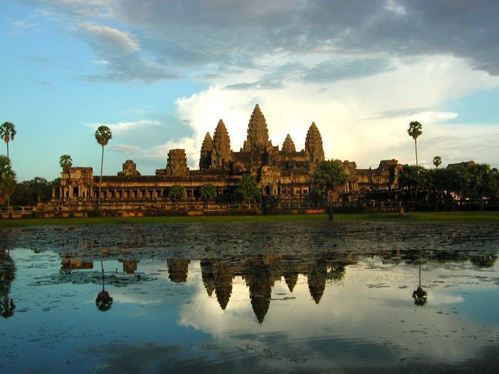  15. Di sản thế giới. Quần thể Angkor và nhiều di tích cổ Khmer khác của Campuchia đã được UNESCO công nhận là Di sản Thế giới. Đây là những điểm đến thu hút hàng triệu du khách mỗi năm của nước láng giềng của Việt Nam. Ảnh: Pinterest.