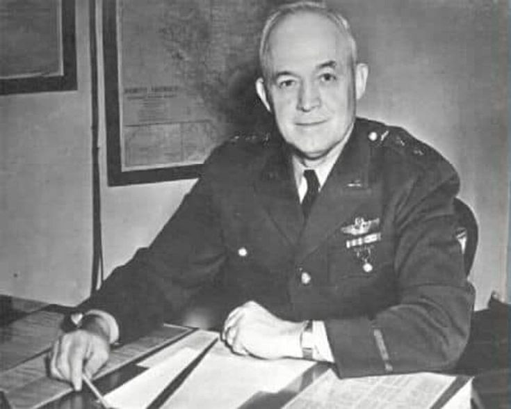  6. Henry H. Arnold: Tư lệnh Không quân Lục quân Hoa Kỳ, lãnh đạo quá trình mở rộng và hiện đại hóa lực lượng không quân Mỹ, đóng vai trò quyết định trong các chiến dịch ném bom chiến lược. Ảnh: Pinterest.