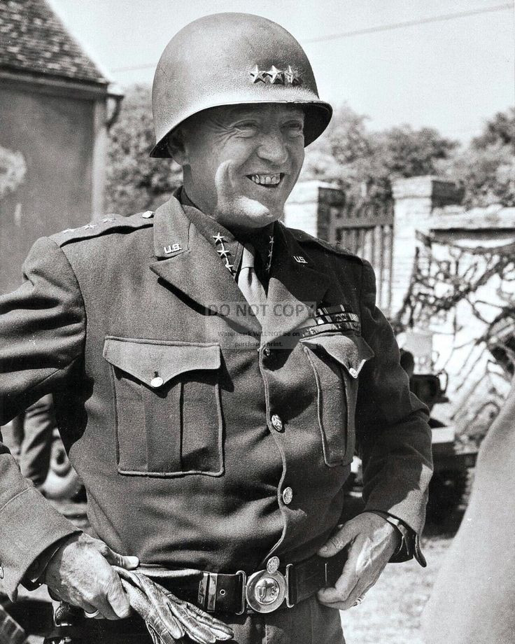  2. George S. Patton: Tư lệnh Tập đoàn quân số 3 Hoa Kỳ, nổi tiếng với tốc độ tấn công và chiến lược táo bạo trong chiến dịch ở Bắc Phi, Sicily, và Pháp. Ảnh: Pinterest.