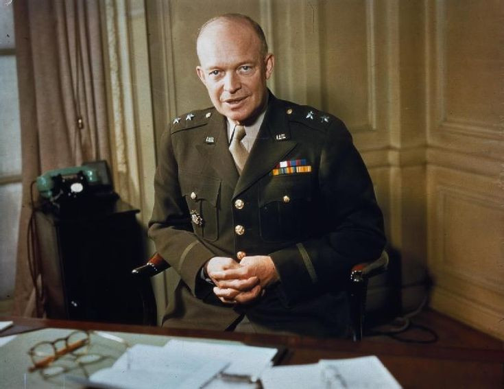  1. Dwight D. Eisenhower: Tổng Tư lệnh Tối cao của Lực lượng Viễn chinh Đồng minh ở châu Âu, lãnh đạo thành công Chiến dịch Overlord (D-Day) và giải phóng châu Âu khỏi ách thống trị của Đức Quốc xã thời Thế chiến II. Ảnh: Pinterest.