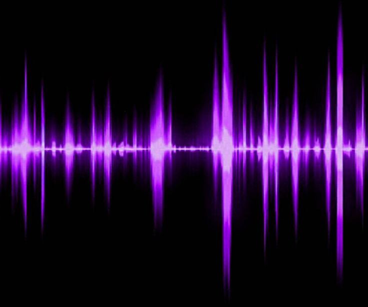  Cá voi tạo sóng âm mạnh: Sóng âm phát ra từ cá voi xanh có thể được nghe thấy cách xa hàng trăm km dưới nước, và được xem là âm thanh lớn nhất của động vật. Ảnh: Pinterest.