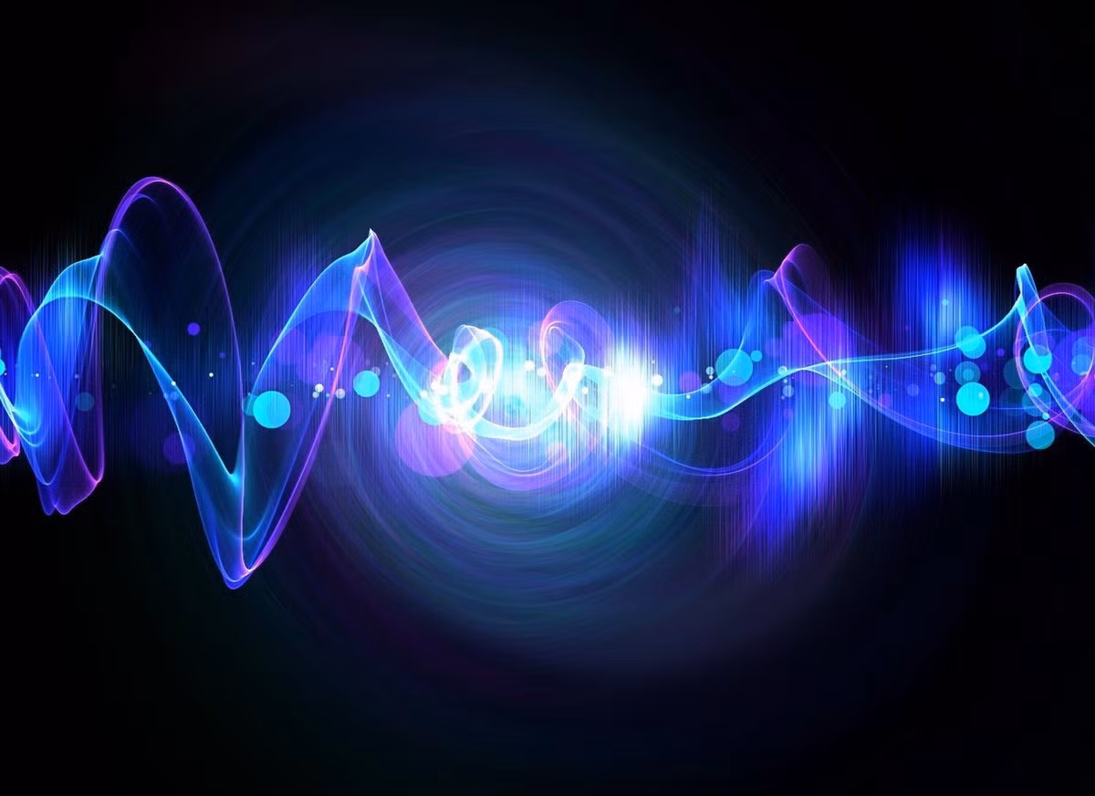  Ngưỡng nghe của con người: Con người chỉ có thể nghe thấy âm thanh trong dải tần từ 20 Hz đến 20.000 Hz, và khả năng này giảm dần theo tuổi tác. Ảnh: Pinterest.