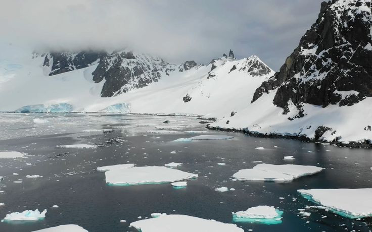  Không có cư dân bản địa: Nam Cực không có dân cư thường trú mà chỉ có các nhà khoa học và nhân viên làm việc theo thời gian ngắn. Ảnh: Pinterest.