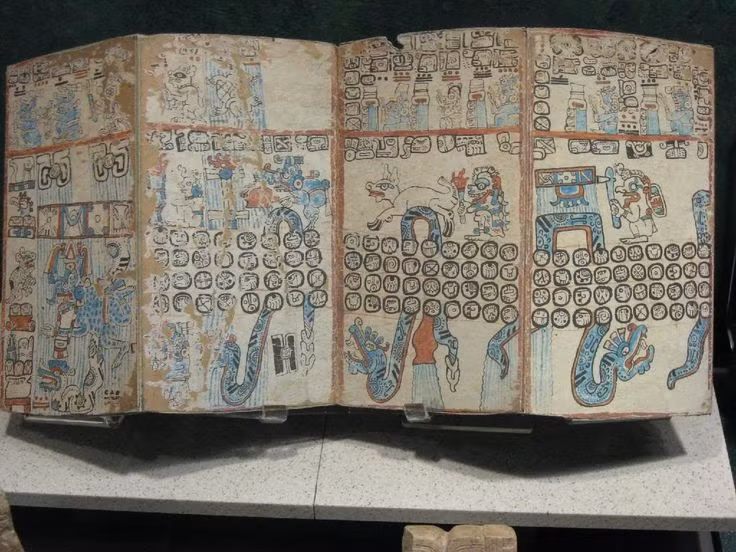  11. Vai trò của các bản viết tay. Các bản viết tay được sử dụng chủ yếu bởi các nhà tiên tri và linh mục để dự đoán tương lai, thực hiện nghi lễ, và lập kế hoạch cho các sự kiện quan trọng. Ảnh: Pinterest.