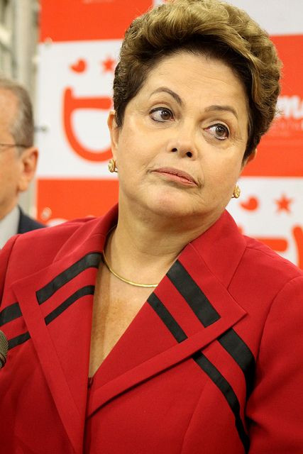  6. Dilma Rousseff - Tổng thống Brazil (2016). Tổng thống Rousseff bị cáo buộc vi phạm các quy tắc ngân sách quốc gia bằng cách che giấu thâm hụt tài chính trong các báo cáo ngân sách. Bà bị buộc tội thao túng tài chính để tạo lợi thế trong chiến dịch tái tranh cử. Ảnh: Pinterest.