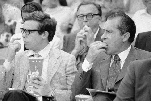 Kế hoạch luận tội Tổng thống Mỹ đã được công bố. Nhưng trước khi bị luận tội, Nixon từ chức vào ngày 8/8/1974, trở thành Tổng thống Mỹ duy nhất từ chức trong lịch sử. Ảnh: Pinterest.