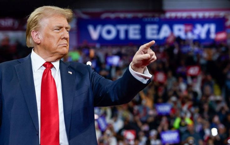  4. Donald Trump - Tổng thống Mỹ (2019 và 2021). Ông Trump là Tổng thống Mỹ duy nhất bị luận tội hai lần trong nhiệm kỳ. Năm 2019, ông bị cáo buộc lạm dụng quyền lực và cản trở Quốc hội liên quan đến việc gây áp lực lên Ukraine để điều tra đối thủ chính trị Joe Biden. Ảnh: Pinterest.