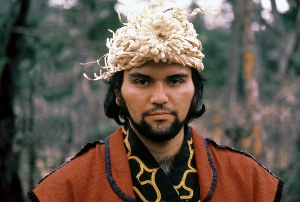  11. Người Ainu và đạo Thần đạo. Dù có niềm tin vào các linh hồn và thần linh riêng, nhiều người Ainu sau này đã tiếp nhận ảnh hưởng của đạo Thần đạo và Phật giáo trong đời sống tôn giáo. Ảnh: Pinterest.