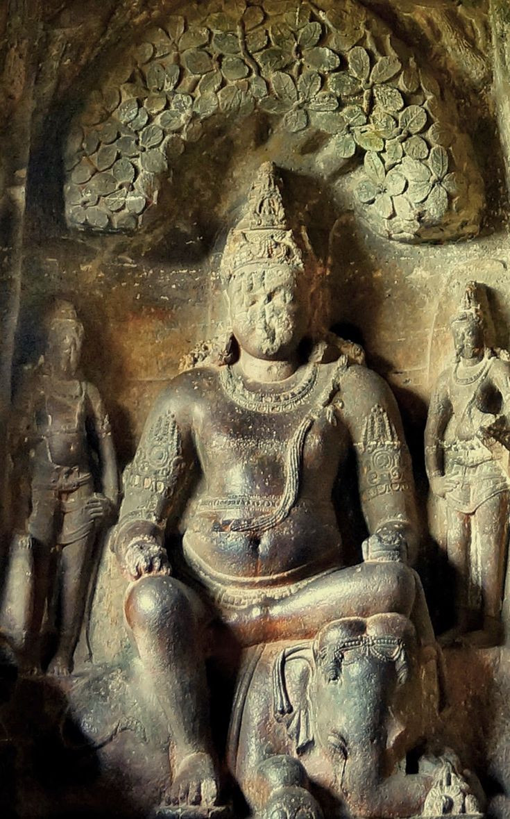  Hình tướng và đặc điểm. Trong nghệ thuật sơ khai của Ấn Độ, nam dạ xoa được miêu tả như một chiến binh đáng sợ hoặc mập mạp, chắc nịch và giống người lùn. Dạ xoa nữ (yakshini) thường được miêu tả là những thiếu nữ xinh đẹp với khuôn mặt phúc hậu, cơ thể đầy đặn. Ảnh: Pinterest.