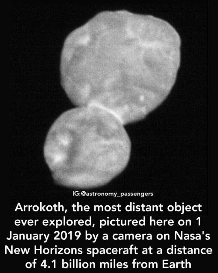  10. Khối lượng và mật độ. Arrokoth có khối lượng rất thấp, với mật độ khoảng 0,5 g/cm³, cho thấy nó có cấu trúc xốp và chứa nhiều khoảng trống. Ảnh: Pinterest.