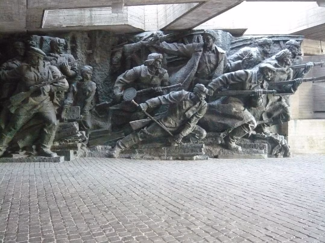  Ý nghĩa chính trị và quân sự. Chiến thắng ở Kiev không chỉ là một bước ngoặt quân sự mà còn là một chiến thắng tinh thần lớn, khẳng định sức mạnh của Hồng quân trước kẻ thù Đức Quốc xã. Ảnh: Pinterest.