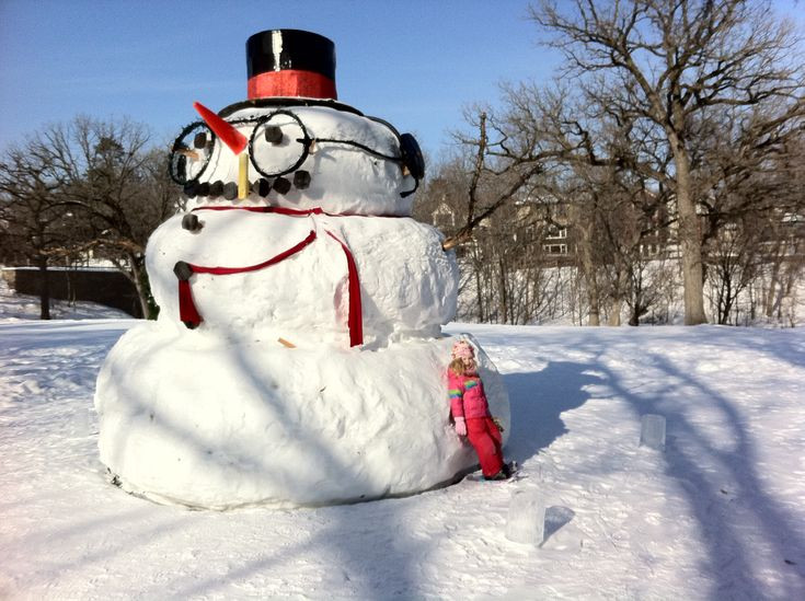 Biểu tượng đoàn kết: Người tuyết thường xuất hiện trong các chiến dịch từ thiện mùa đông, biểu trưng cho tinh thần đoàn kết và sẻ chia. Ảnh: Pinterest.