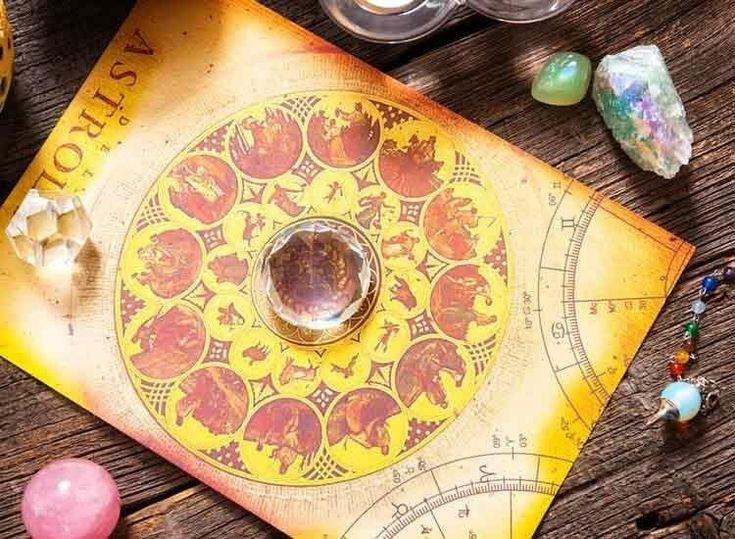  Tầm quan trọng của giờ sinh. Trong Jyotish, giờ sinh chính xác là cực kỳ quan trọng vì nó quyết định vị trí của các hành tinh và cung hoàng đạo, ảnh hưởng đến mọi dự đoán. Ảnh: Pinterest.