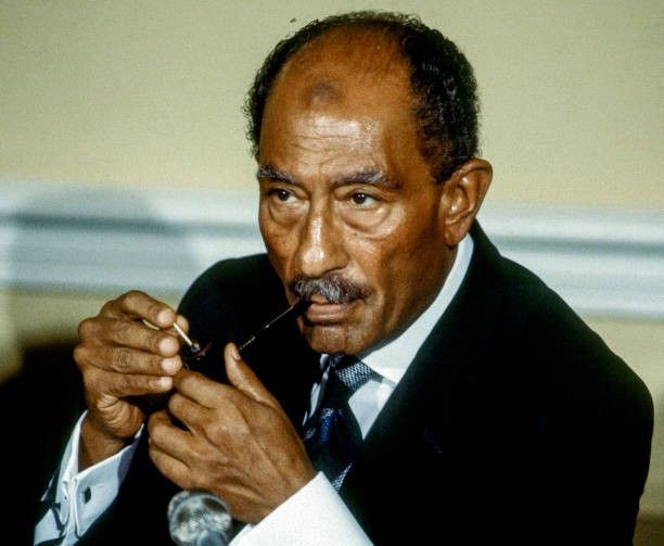  3. Anwar Sadat (1918–1981). Chức vụ: Đại tá, sau trở thành Tổng thống Ai Cập. Ông lãnh đạo quân đội và quốc gia trong Chiến tranh Yom Kippur (1973) chống lại Israel, giành lại Bán đảo Sinai. Ảnh: Pinterest.