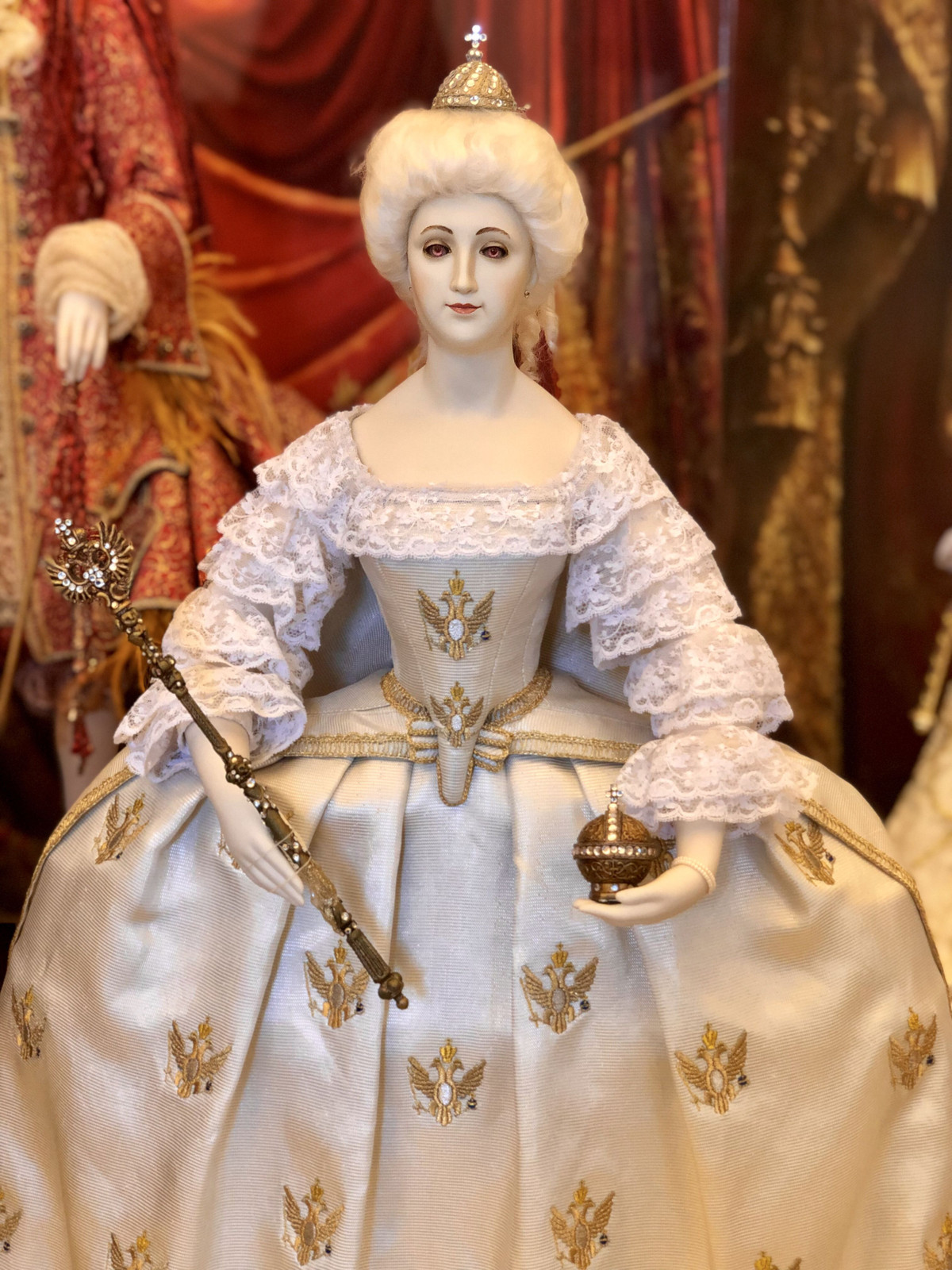  2. Học tiếng Nga để hòa nhập. Dù xuất thân từ Đức, Catherine đã nỗ lực học tiếng Nga và cải đạo sang Chính thống giáo để củng cố vị trí trong triều đình Nga. Ảnh: Pinterest.