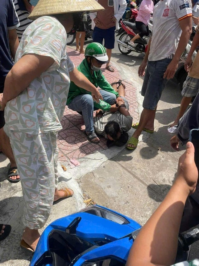 Khen thưởng bảo vệ siêu thị lao xe bắt gọn kẻ trộm xe máy Khen thuong bao ve sieu thi lao xe bat gon ke trom xe may