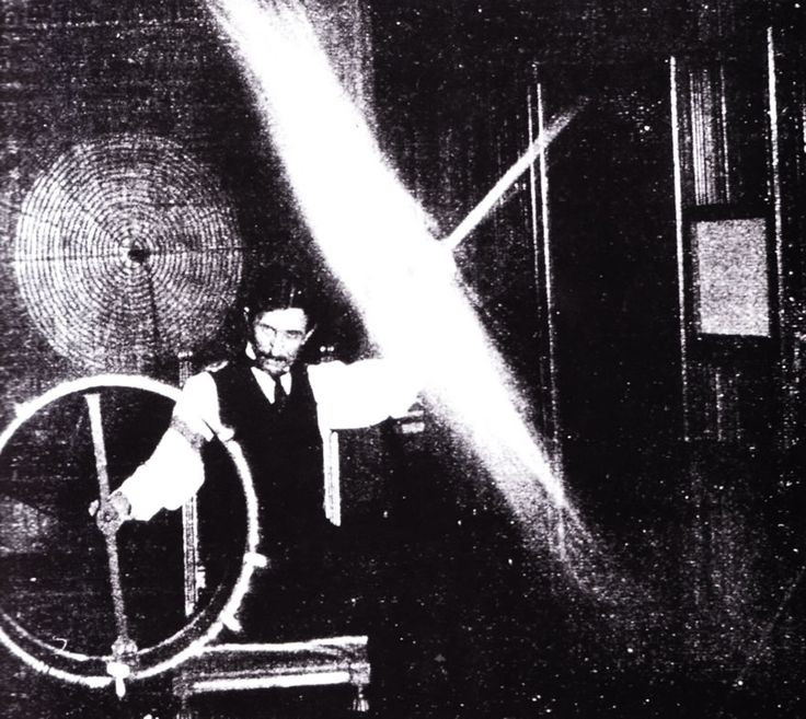 10. Đóng góp cho công nghệ vô tuyến. Tesla đã trình diễn công nghệ truyền tín hiệu vô tuyến từ trước khi Guglielmo Marconi nhận bằng sáng chế cho phát minh radio. Ảnh: Pinterest.