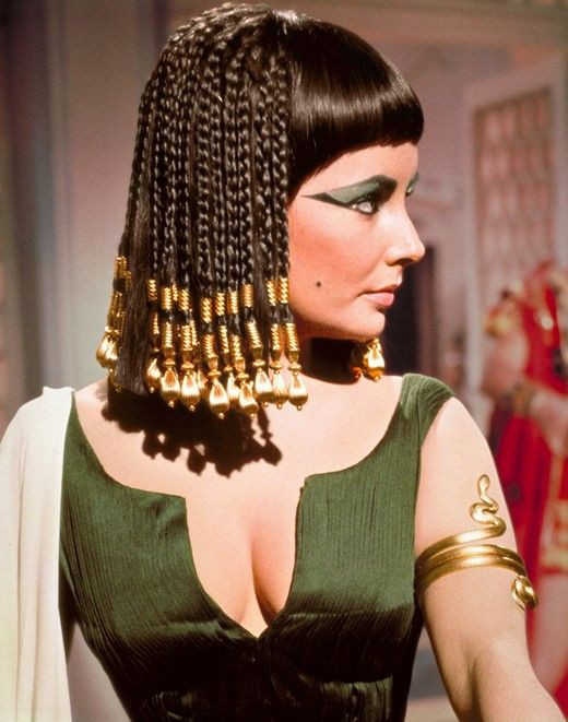  15. Tác động đến nền văn hóa phương Tây. Cuộc đời Cleopatra đã truyền cảm hứng cho nhiều tác phẩm nghệ thuật, từ kịch của Shakespeare đến phim ảnh hiện đại như Cleopatra (1963). Ảnh: Pinterest.