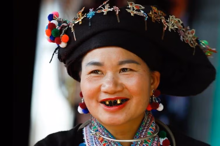 Tuc nhuom rang den doc dao cua phu nu dan toc Lao