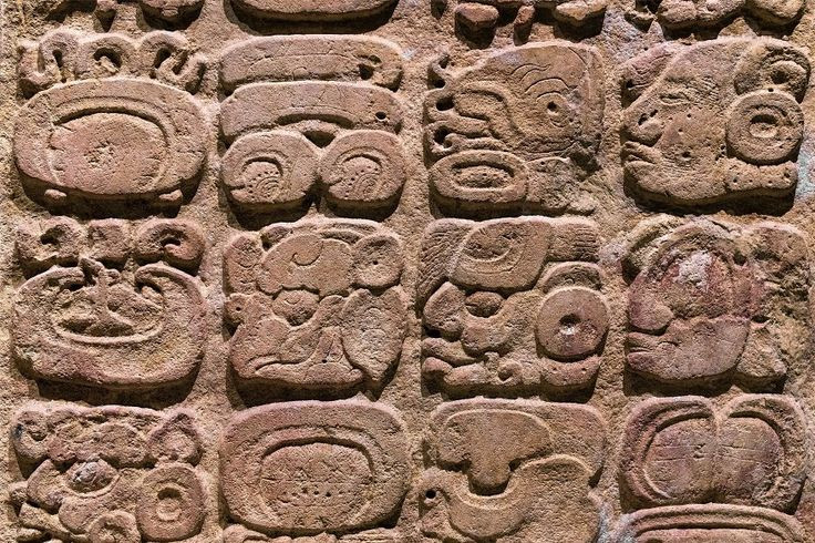  Có từ hơn 2.000 năm trước: Những bằng chứng cổ nhất về chữ viết Maya có từ khoảng năm 300 TCN và tiếp tục phát triển đến thế kỷ 16. Ảnh: Pinterest.