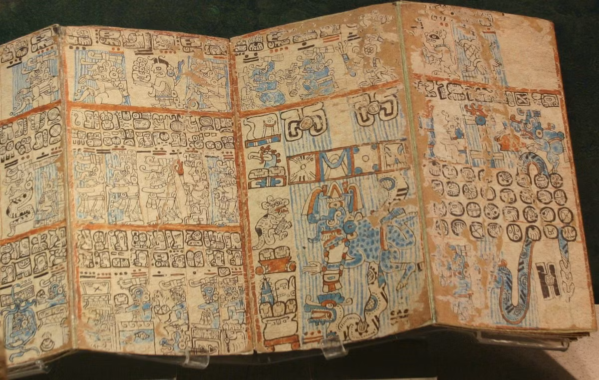  Bị thất truyền: Sau cuộc chinh phục của người Tây Ban Nha, hệ chữ viết Maya gần như bị thất truyền, và nhiều văn tự bị thiêu hủy. Ảnh: Pinterest.