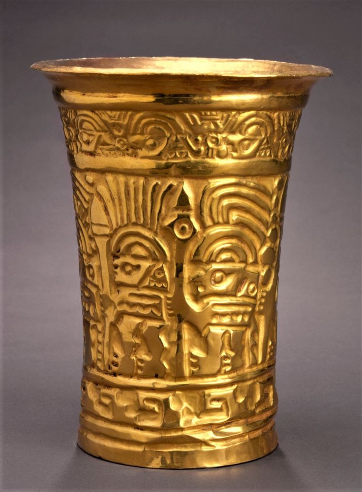  1. Maya không sử dụng kim loại trong sản xuất công cụ. Trên thực tế, người Maya đã biết đến kim loại (như vàng, bạc, đồng) nhưng chúng chủ yếu được sử dụng để chế tác đồ trang sức và đồ nghệ thuật, chứ không phải công cụ lao động. Ảnh: Pinterest.