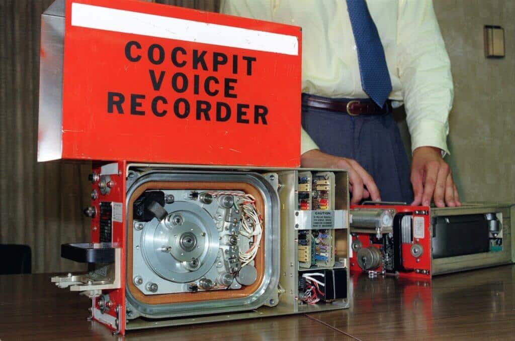  Chống nước: Hộp đen có thể chịu được áp lực nước ở độ sâu lên đến 6.000 mét trong ít nhất 30 ngày. Ảnh: World Aviation.