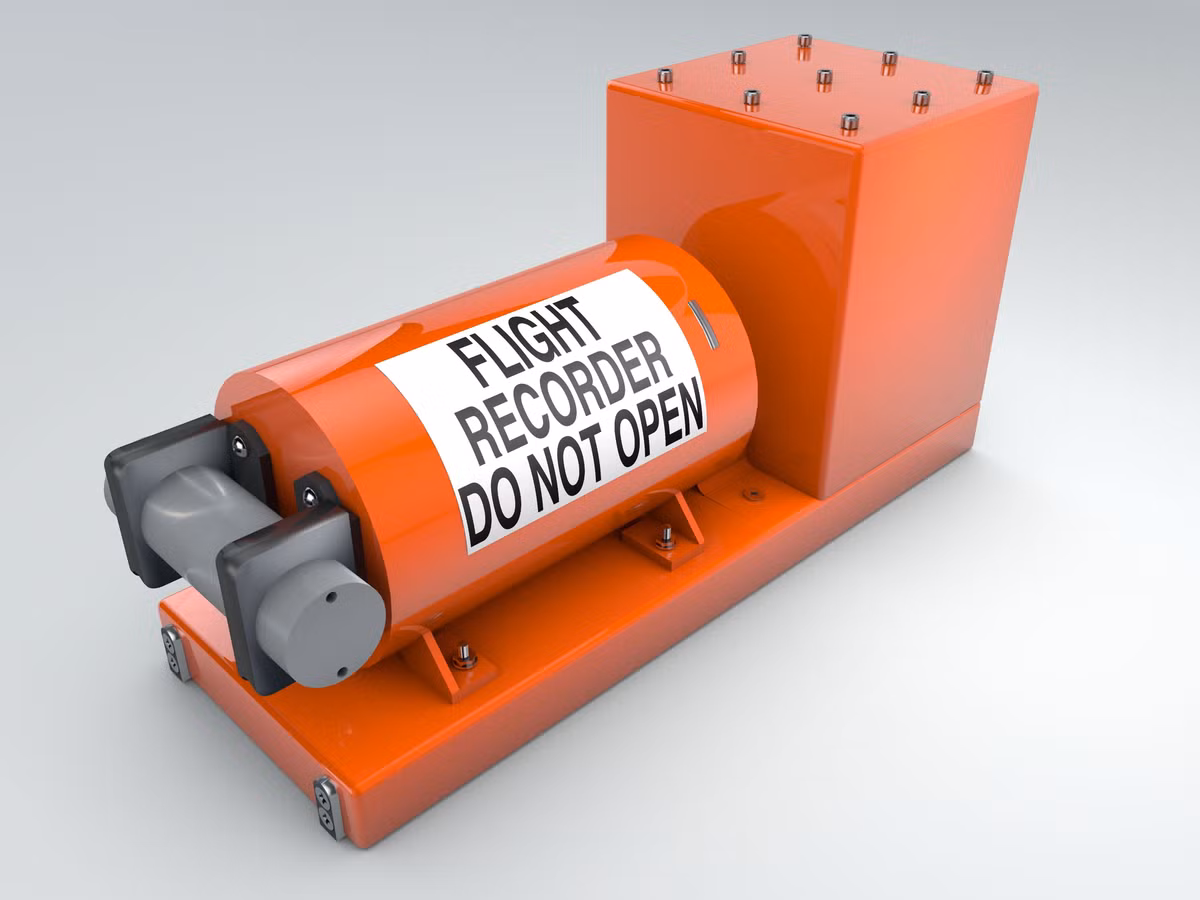  Công nghệ phát tín hiệu: Hộp đen được trang bị bộ phát tín hiệu (beacon) để gửi tín hiệu định vị trong trường hợp bị rơi xuống nước. Tín hiệu này có thể phát trong khoảng 30-90 ngày. Ảnh: Simple Flying.