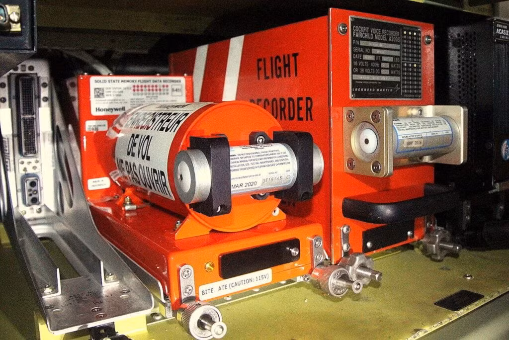 Khám phá nguyên nhân tai nạn: Dữ liệu từ hộp đen thường là chìa khóa để giải mã nguyên nhân tai nạn máy bay. Ảnh: AeroTime.