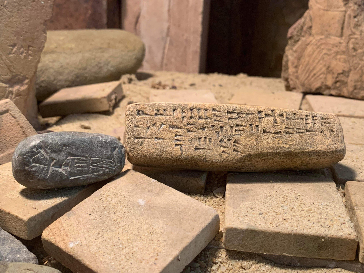  7. Ảnh hưởng đến hệ chữ Phoenicia. Ugarit đã có vai trò lớn trong việc ảnh hưởng đến bảng chữ cái Phoenicia, tiền thân của nhiều bảng chữ cái khác ở Địa Trung Hải. Ảnh: Pinterest.