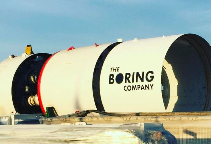 Ý tưởng này mang tính cách mạng trong việc giải quyết vấn đề giao thông đô thị. The Boring Company đã xây dựng một số đường hầm thử nghiệm, như hệ thống Loop tại Las Vegas. Ảnh: Pinterest.