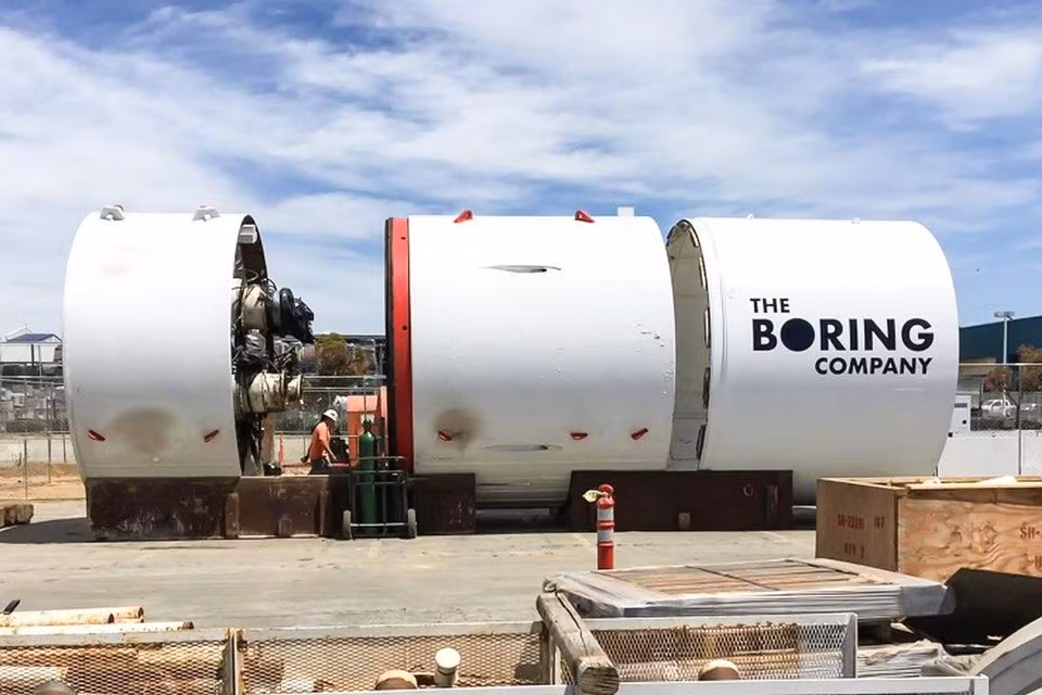  8. Công nghệ đào hầm giao thông tốc độ cao (The Boring Company). Ý tưởng: Sử dụng công nghệ đào hầm giá rẻ và nhanh để phát triển hệ thống giao thông ngầm, giảm ùn tắc trên mặt đất. Ảnh: Pinterest.