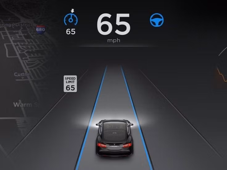  12. Xe tự lái hoàn toàn (Tesla Autopilot). Ý tưởng: Phát triển hệ thống lái tự động hoàn toàn để cải thiện an toàn và giảm thiểu tai nạn giao thông. Ảnh: Pinterest.