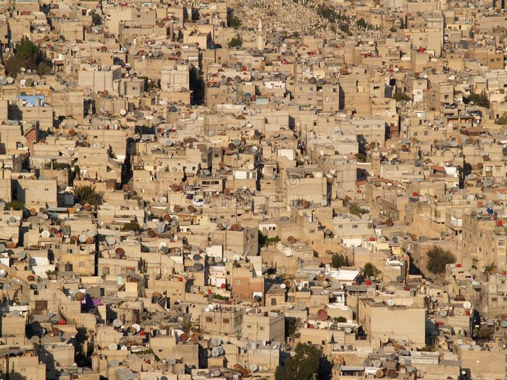  Con đường tơ lụa: Damascus nằm trên một trong các tuyến đường thương mại quan trọng của Con đường tơ lụa, nối liền phương Đông và phương Tây, mang lại sự giàu có và văn hóa đa dạng cho thành phố. Ảnh: Pinterest.