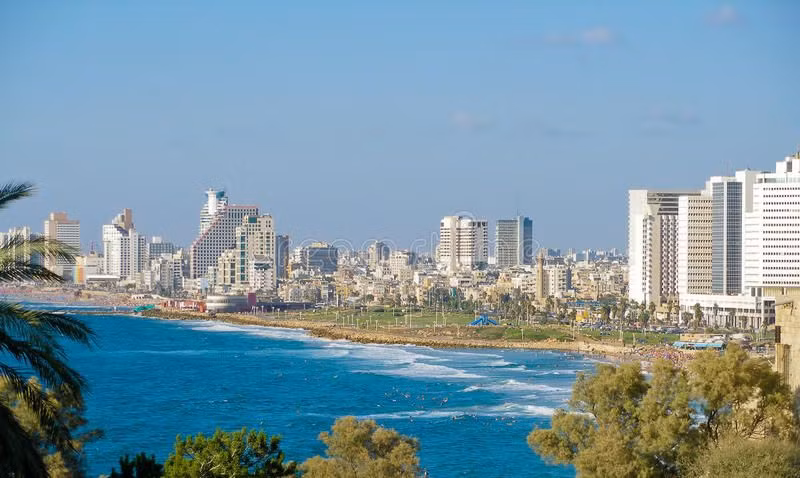  11. Tel Aviv – thành phố không ngủ. Tel Aviv, thành phố lớn thứ hai Israel, nổi tiếng với các bãi biển đẹp, cuộc sống về đêm sôi động và là trung tâm công nghệ lớn của thế giới. Ảnh: Pinterest.