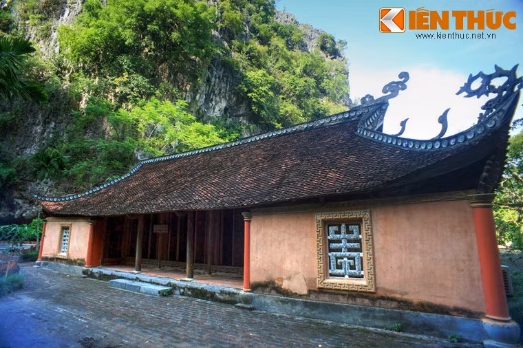 Đa phần các ngôi nhà ở Cổ Viên Lầu từng thuộc về các gia đình giàu có, được xây dựng chắc chắn, sử dụng nhiều loại gỗ quý, trang trí cầu kỳ...