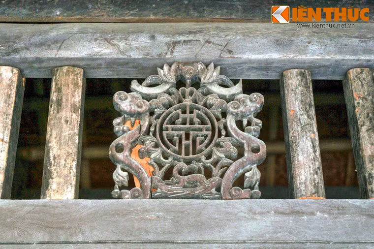 Các hoạ tiết kiến trúc thể hiện tay nghề điêu luyện của thợ thủ công vùng đồng bằng sông Hồng.