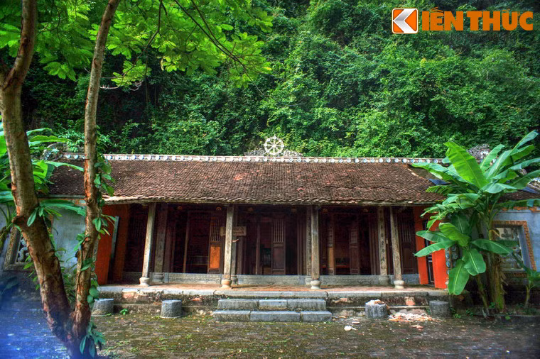 Một điều đáng tiếc ở Cổ Viên Lầu là nhiều ngôi nhà cổ ở nơi đây đã xuống cấp và hư hỏng nghiêm trọng do không được tu bổ thường xuyên.