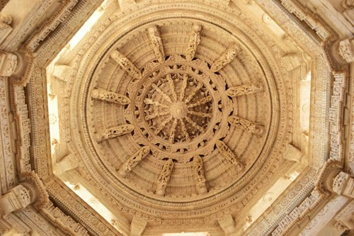 Cho tới nay người ta vẫn còn tranh cãi về khoảng thời gian xây dựng đền Adinath, nhưng các học giả đều thống nhất là đền được xây vào khoảng cuối thế kỷ 14 cho tới giữa thế kỷ 15.